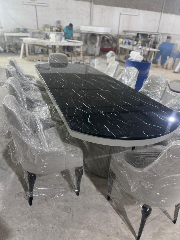 طاولة طعام ١٠ كراسي مع البوفيه ( الكنسول )