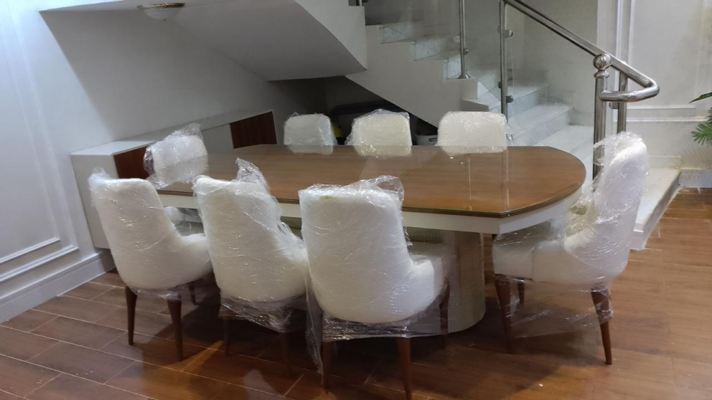 طاولة طعام ٨ كراسي مع بوفية
