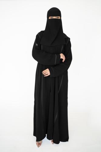 عباية بقماش ملكي بقيطان ناعمة