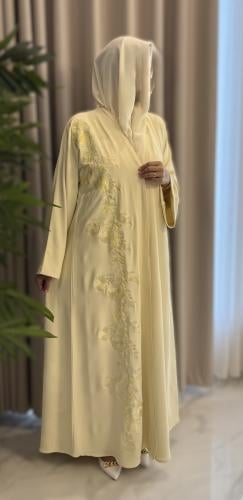 عباية أنيقة بلون Bueeter Yellow مطرزة بتفاصيل راقي...