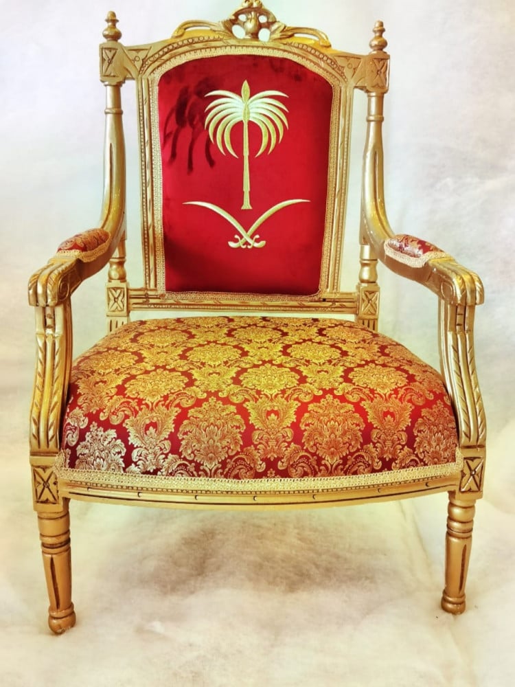 كنب كلاسيكي ملكي بدون ايطار خشب كنب كلاسيكي ملكي بدون ايطار خشب