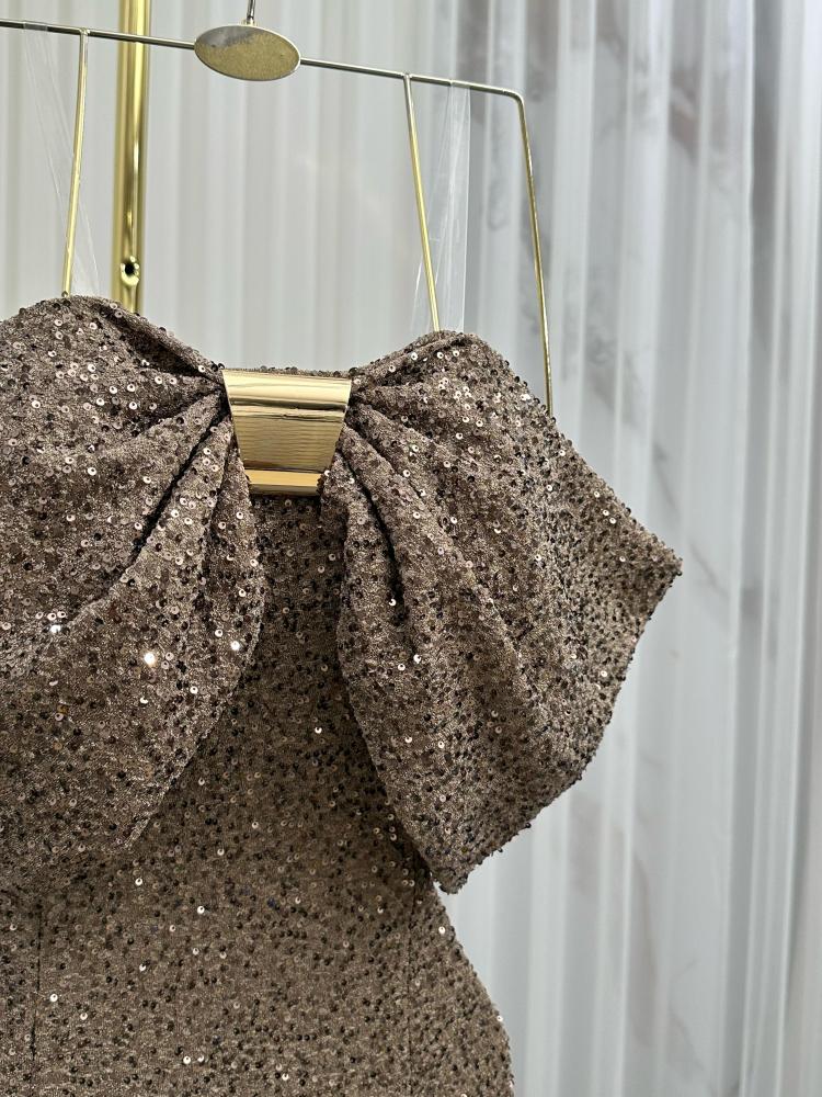 فستان سهرة ترتر بكتف مكشوف طويل