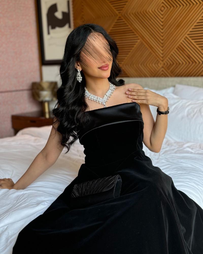 فستان سارة الأسود الطويل الجذاب