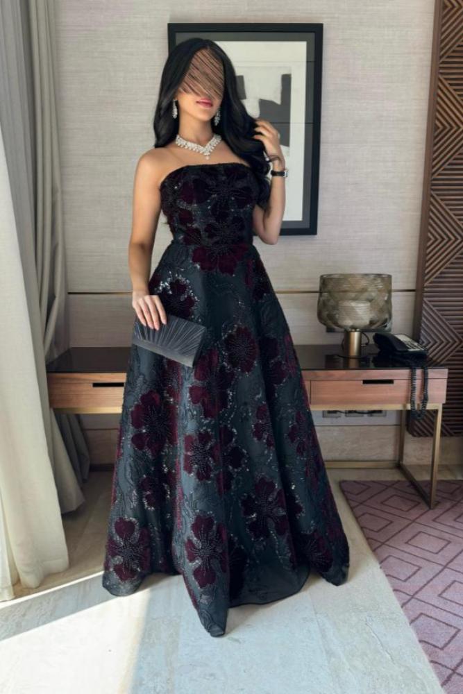 فستان سناء أسود من خامة ميكادو مورد