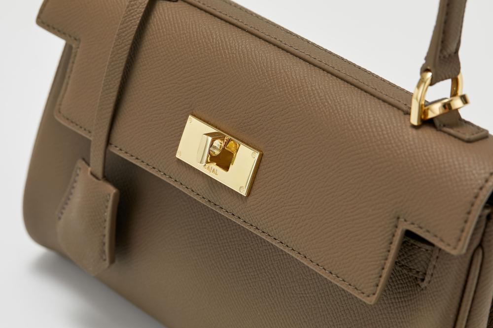 شنطة كتف نسائيه