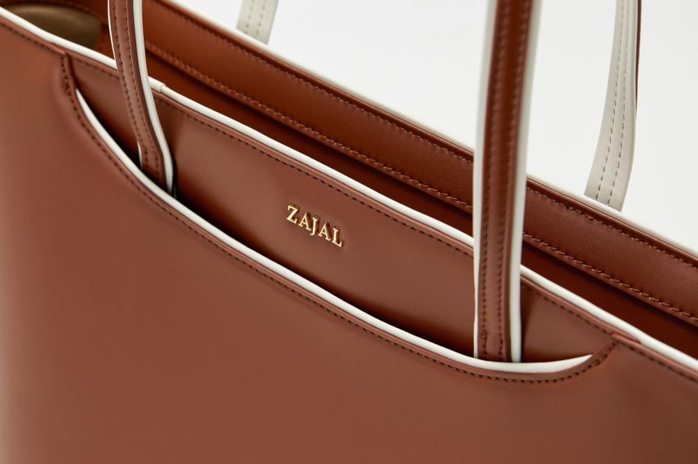 شنطه لون بني