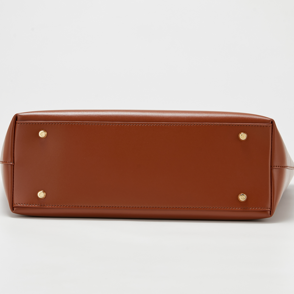 شنطه لون بني