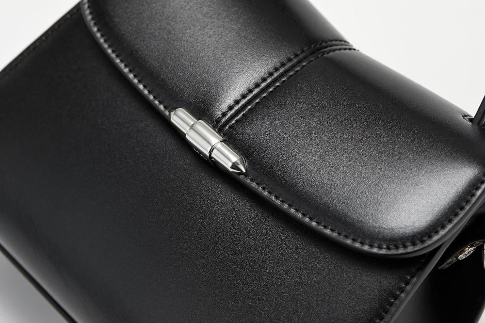 شنطه لون اسود