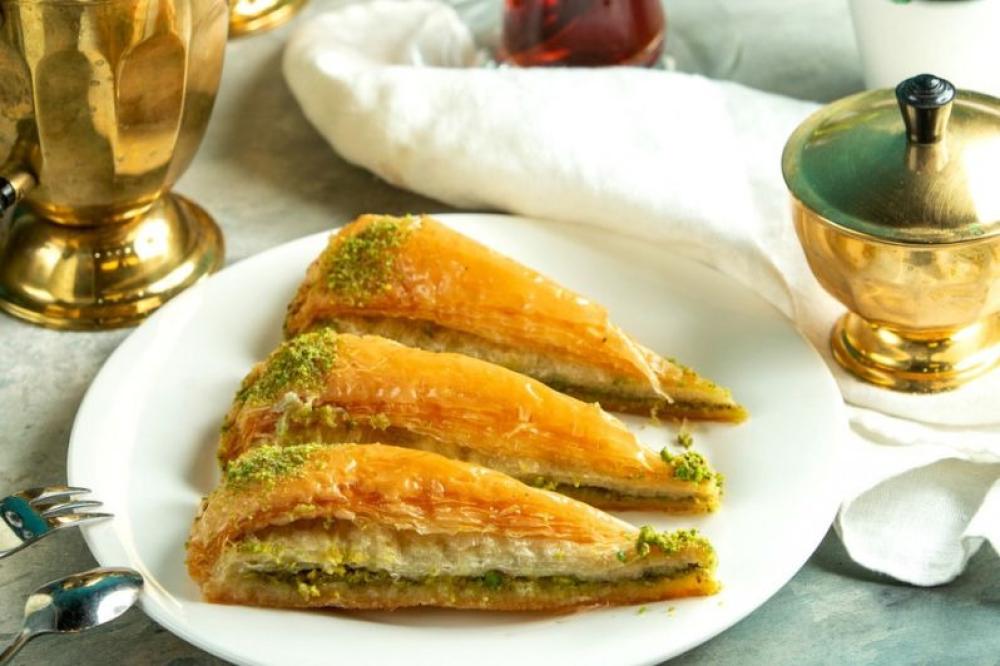 ما الفرق بين البقلاوة التركية والبقلاوة العادية