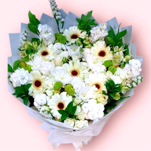 بوكيه ورد ابيض 20 غصن مغلفه بورق ابيض