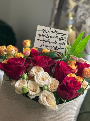 بوكيه انت العيد بيبي روز مشكل 20 غصن ملفوفه بخيش