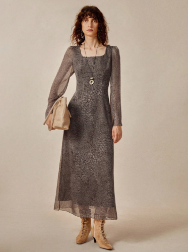 فستان نسائي