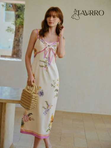 فستان ساتان أنيق