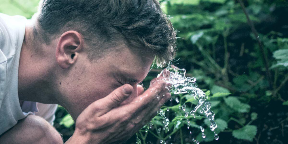 روتين يومي للعناية بالبشرة للرجال