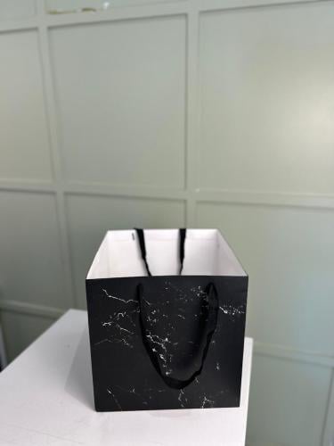 كيس اسود رخامي كبير