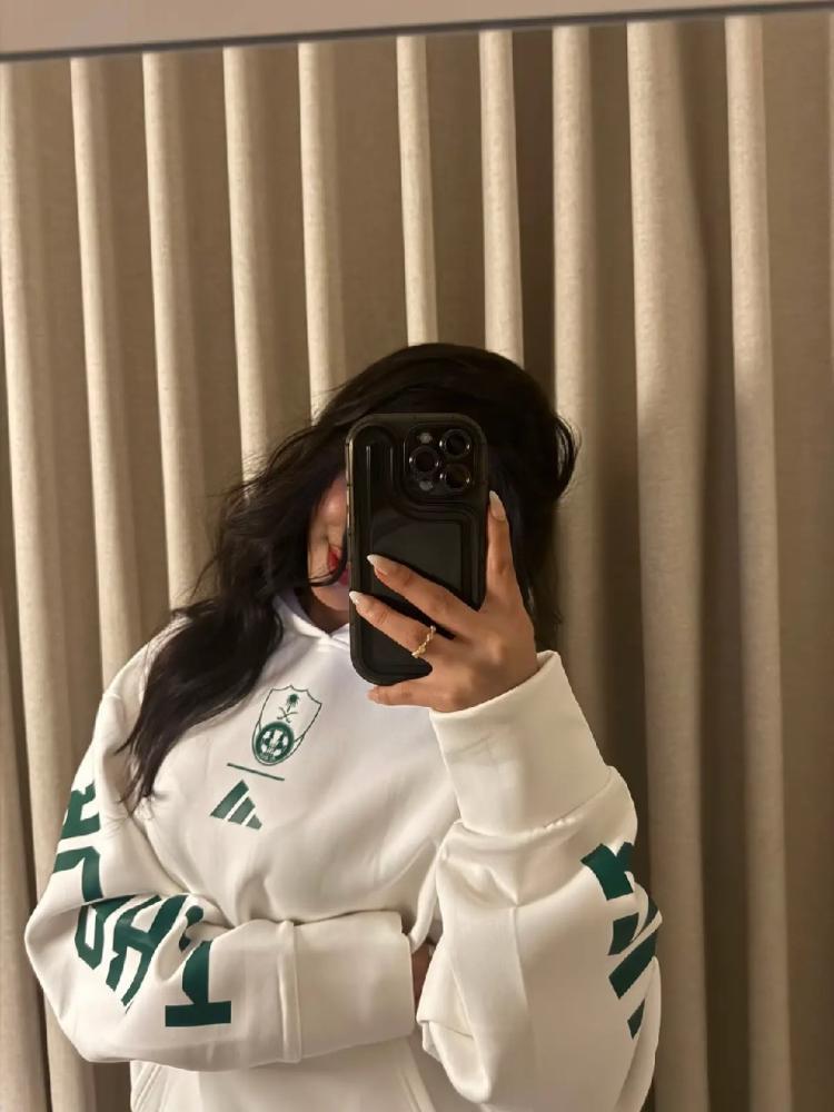 بلوفر الأهلي السعودي الجديد تصميم فاخر وألوان الأخضر والأبيض المميزة