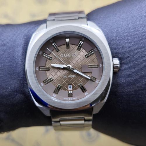 ساعة gucci رجاليه بني