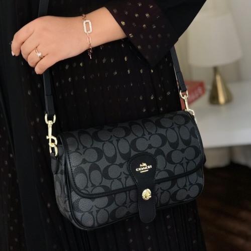 شنطة نسائيه وسط