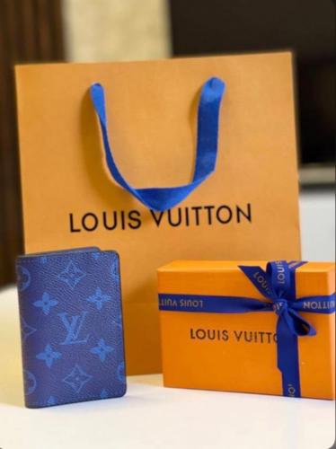 بوك لويس فيتون