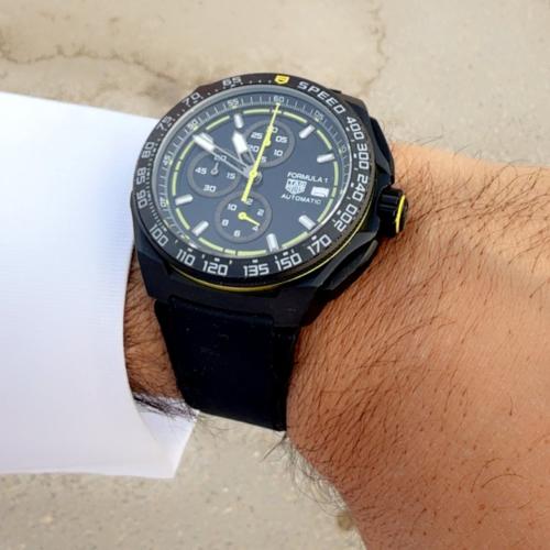 ساعة تاغ هوير الصفراء