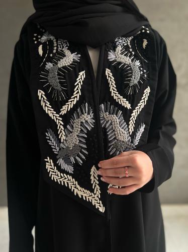عباية كريب اسود بشك فالياقه