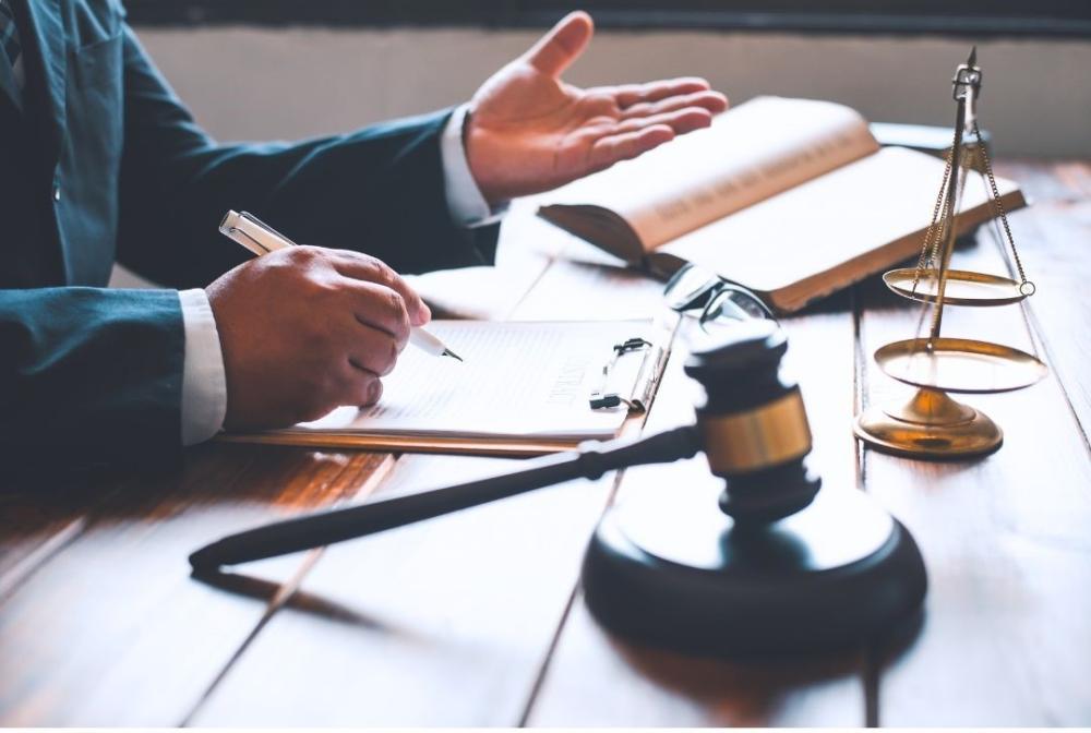 التحقيق الإداري: ضمان النزاهة والشفافية داخل المؤسسات