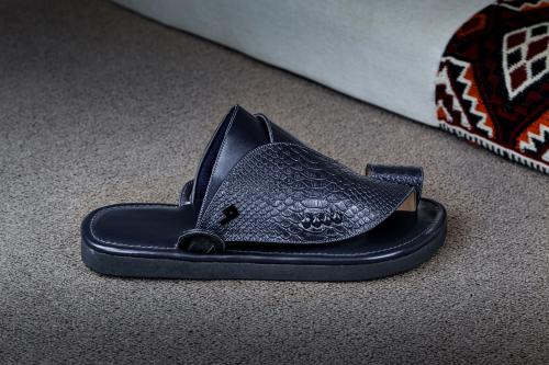 جلد ثعبان رمادي غامق (يفضل طلب مقاس اكبر)