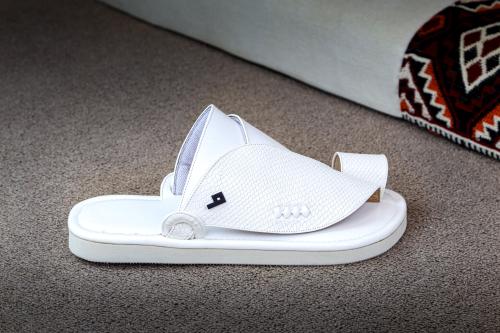 جلد سحلية ابيض (يفضل طلب مقاس اكبر)