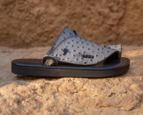 جلد نعام رمادي كامل ( يفضل طلب مقاس اكبر )