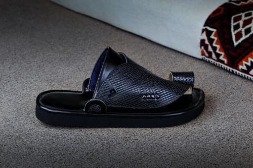 جلد سحلية اسود (يفضل طلب مقاس اكبر)