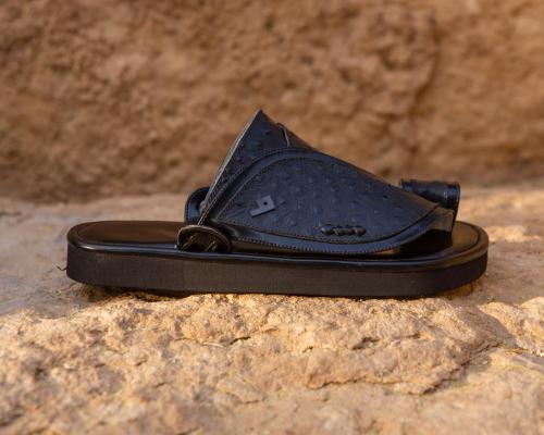 جلد نعام اسود كامل قص ( يفضل طلب مقاس اكبر )