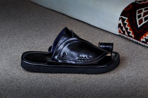 جلد سادة اسود قص (يفضل طلب مقاس اكبر)