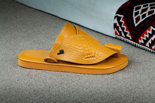 جلد ثعبان برتقالي (يفضل طلب مقاس اكبر)