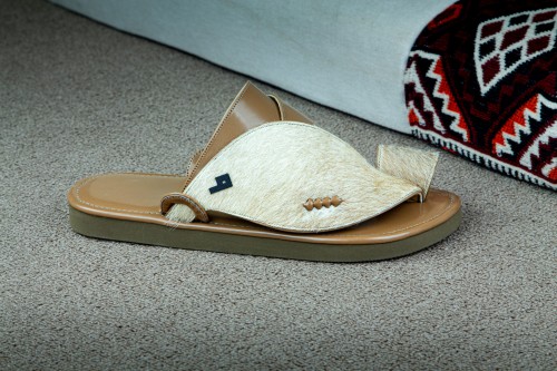 جلد الخيل ابيض مع بني (يفضل طلب مقاس اكبر)