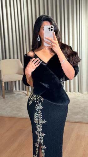 Elegant classic black fur shawl المقاس:(FREE SIZE)