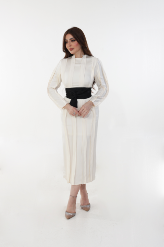 elegant off-white midi dress SIZE:(M)