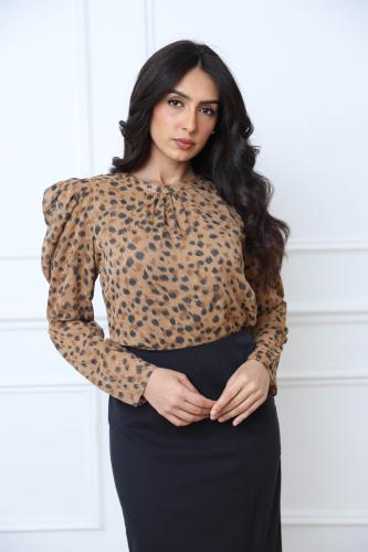 بلوزة بطابع نمري