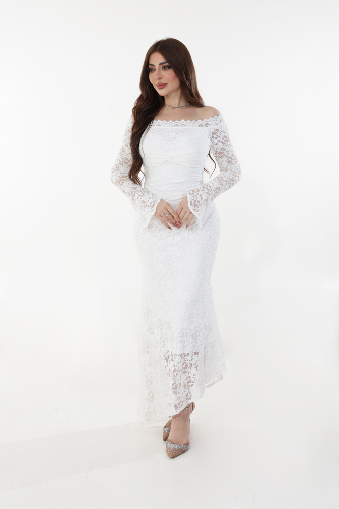 An elegant white lace dress SIZE:(M)