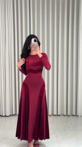 فستان سهرة برغندي مزين بمخمل المقاس:(S)