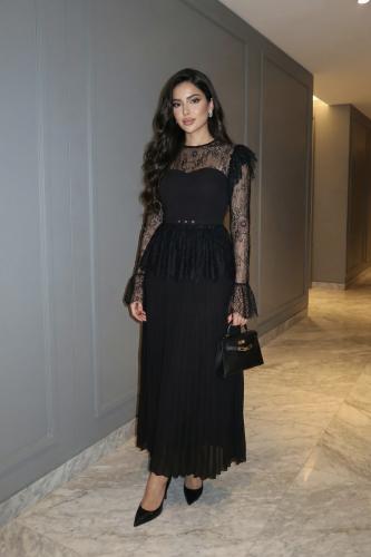 Black Lace Top – Sheer Neckline SIZE:(S)