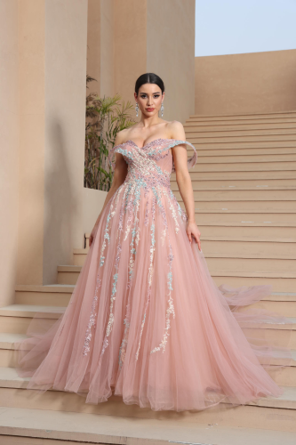 فستان سهرة فاخر بتصميم ملكي أنيق