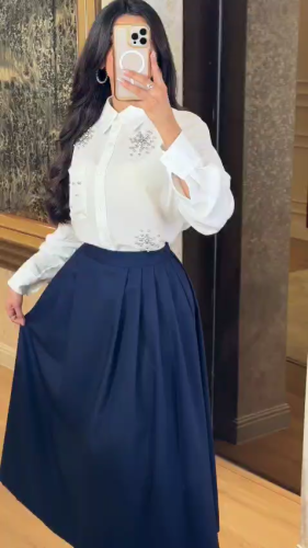 تنورة كحلي واسعة بلمسة كلاسيكية أنيقة المقاس:(S)