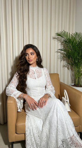 White lace dress with long sleeves SIZE:(XXL)