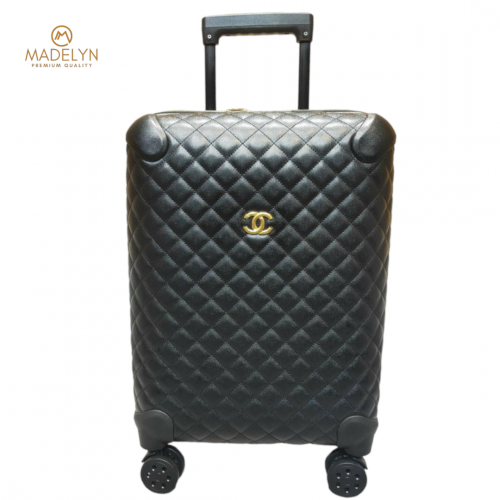 شنطة سفر من CHANEL