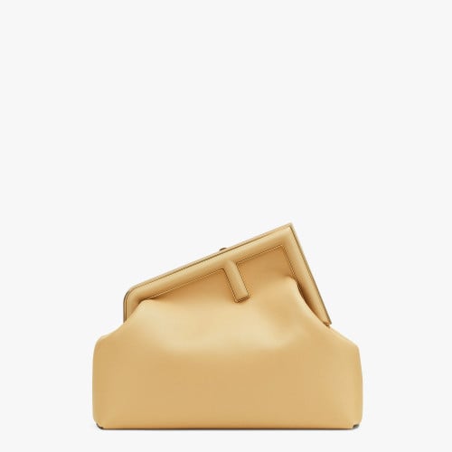 شنطة من فندي