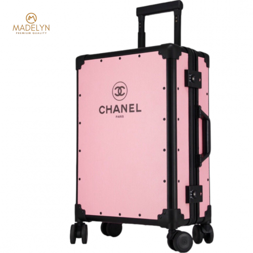 شنطة سفر من CHANEL