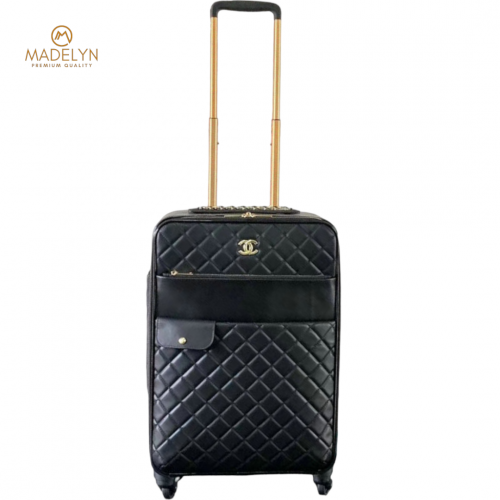 شنطة سفر من CHANEL