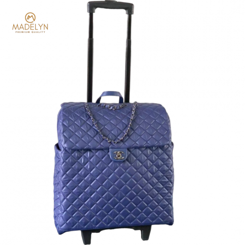 شنطة سفر من CHANEL