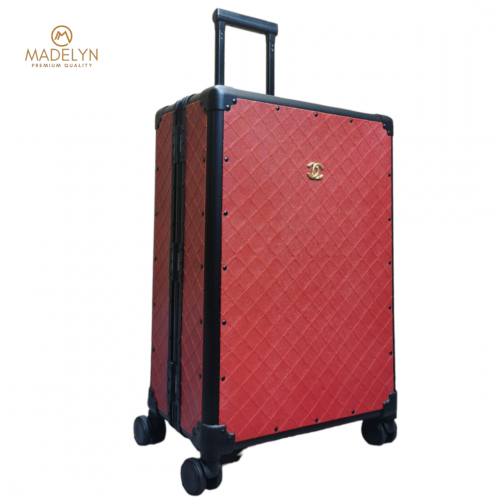 شنطة سفر من CHANEL