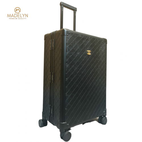 شنطة سفر من CHANEL